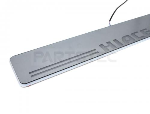 200系 ハイエース LEDスカッフプレート 流れる文字タイプ