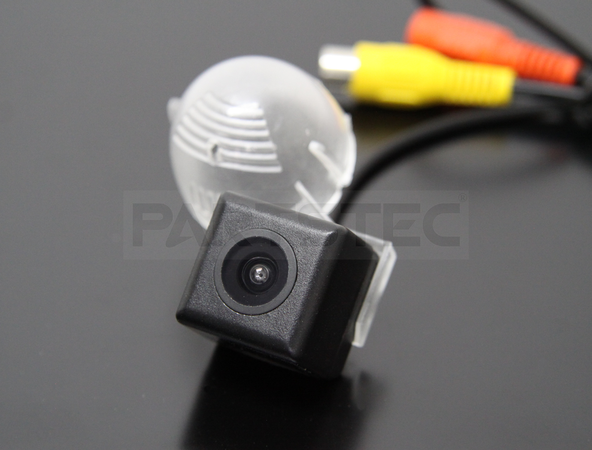 スズキ車 汎用 ナンバー灯一体型 CCDバックカメラ | カー用品通販 - PARTSTEC