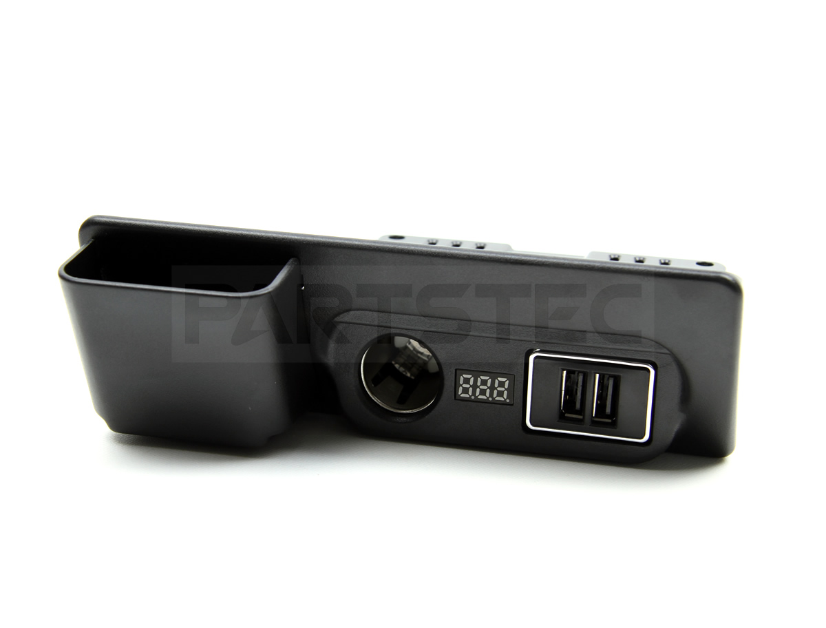 トヨタ ハイエース 0系 電源増設ユニット Usbx2 ソケットx1 Ledブルー 電圧計付 カー用品通販 Partstec